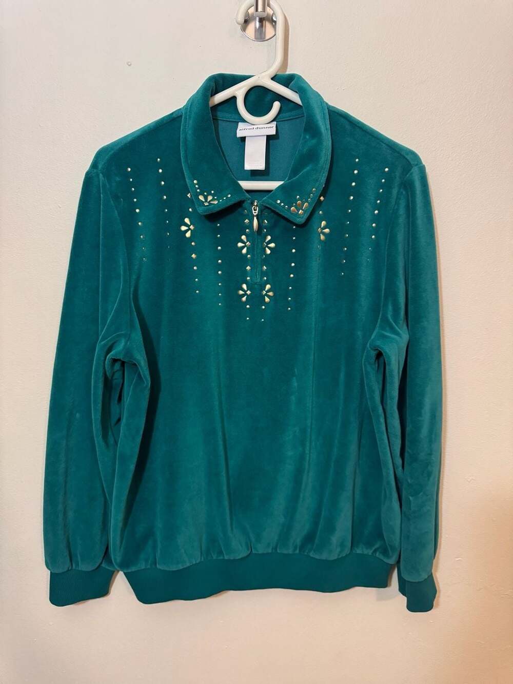 Alfred Dunner Vintage-style  teal velour pullover top with elegant gold stud flo